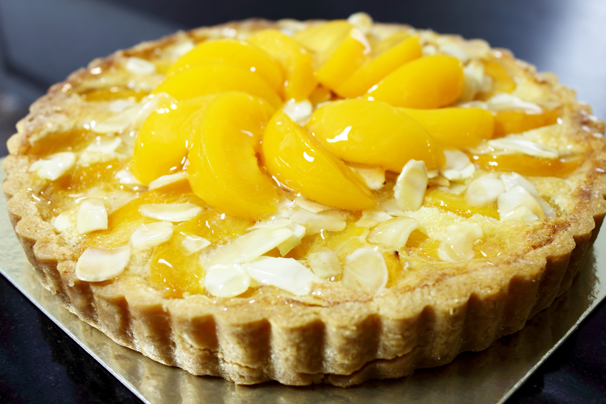 La tarte amandine à la pêche, la classique qui fait fondre tous les gourmands