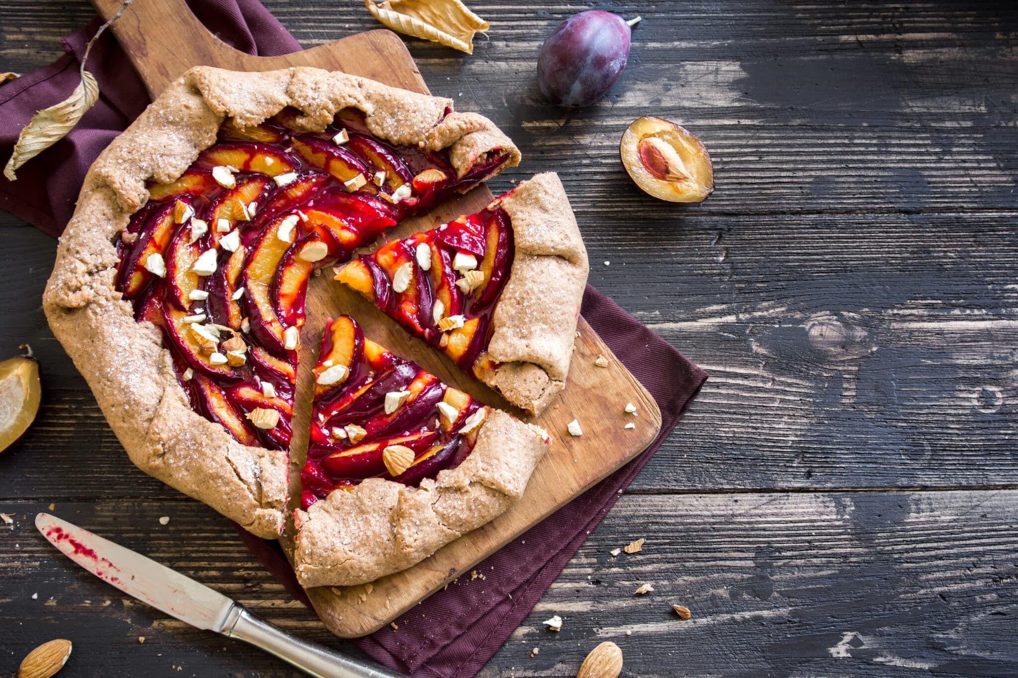 La tarte rustique aux prunes : la simplicité à la main