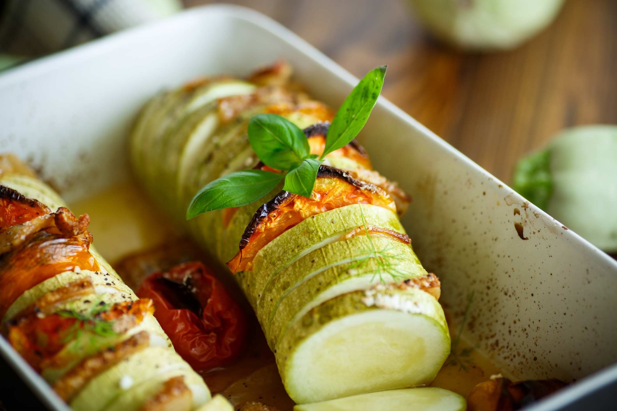 Découper la courgette façon hasselback : l'art du jeu de textures en cuisine familiale