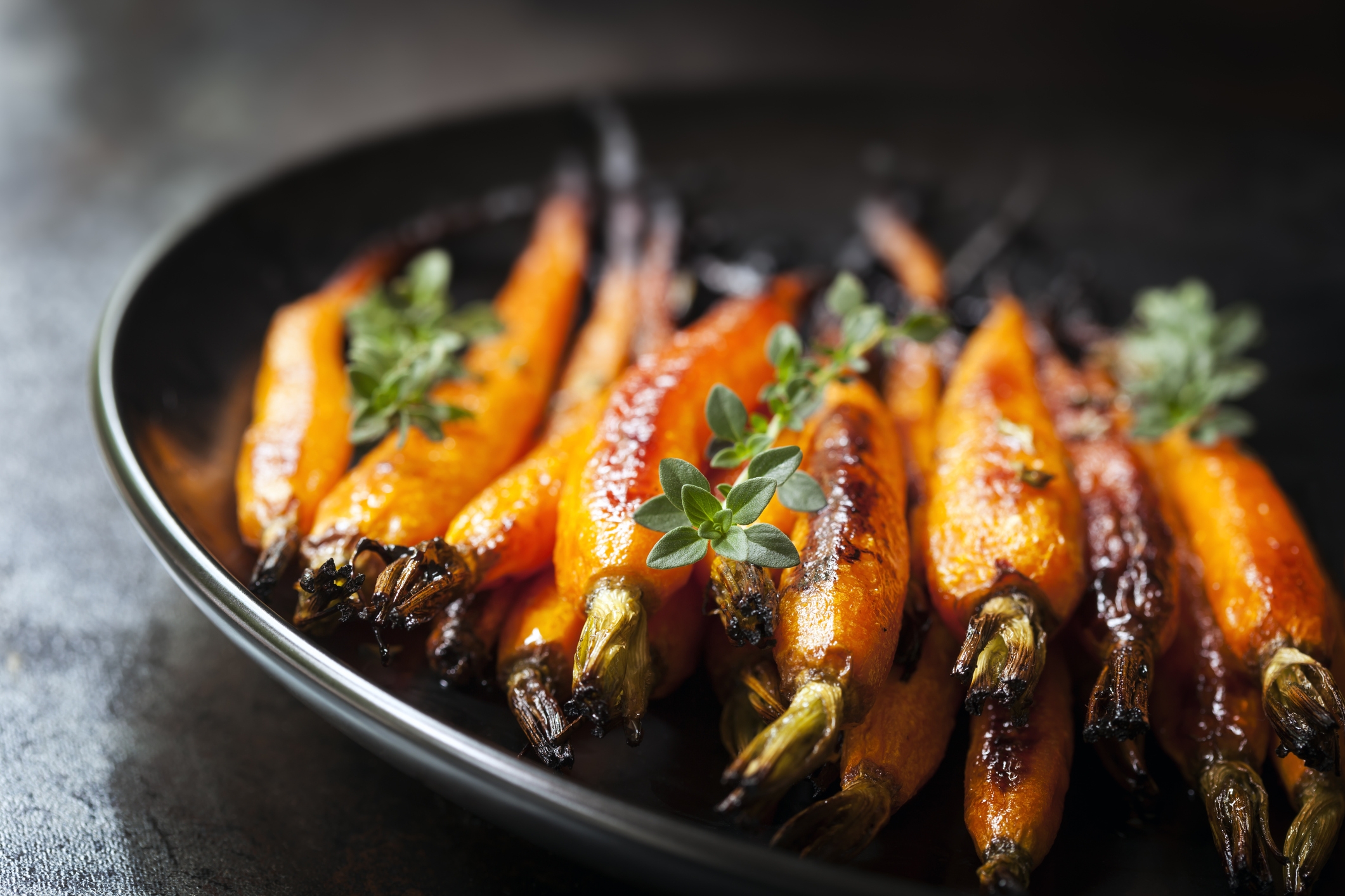 Des carottes rôties dorées au cumin et miel qui fondent dans la bouche