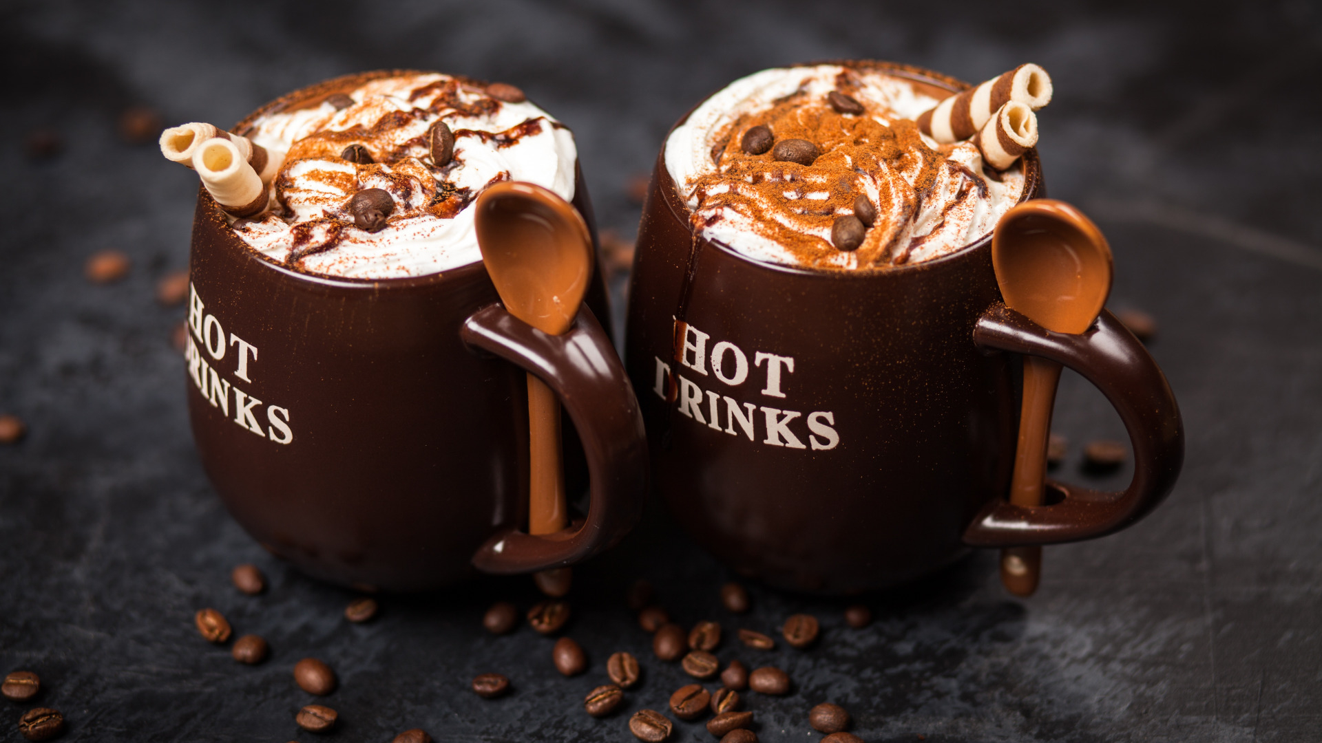Chocolat chaud à la cannelle et à l'orange : un parfum d'évasion